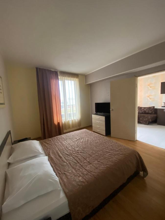 Danita Apartments & Diva Restaurant Bbq&Pool Bar Varna ภายนอก รูปภาพ