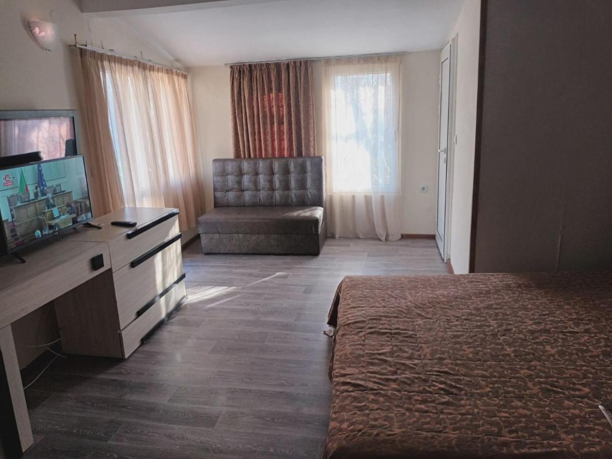 Danita Apartments & Diva Restaurant Bbq&Pool Bar Varna ภายนอก รูปภาพ